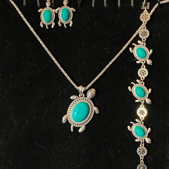 Gorgeous Silver & BlueGreen Turtle Necklace Set! - Picture 2 of 4